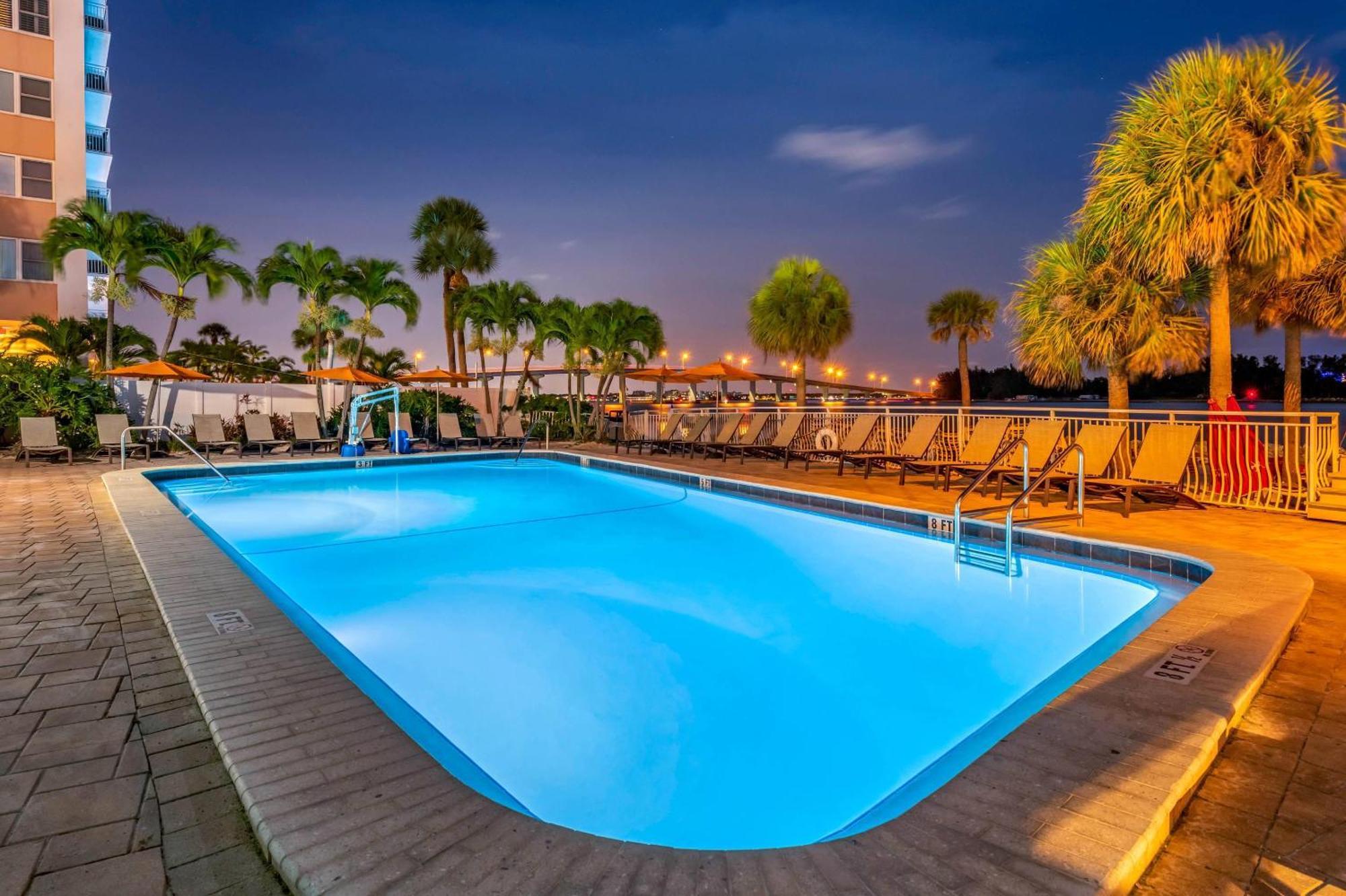 Hotel Dolphin Sands Clearwater Beach, Ascend Collection