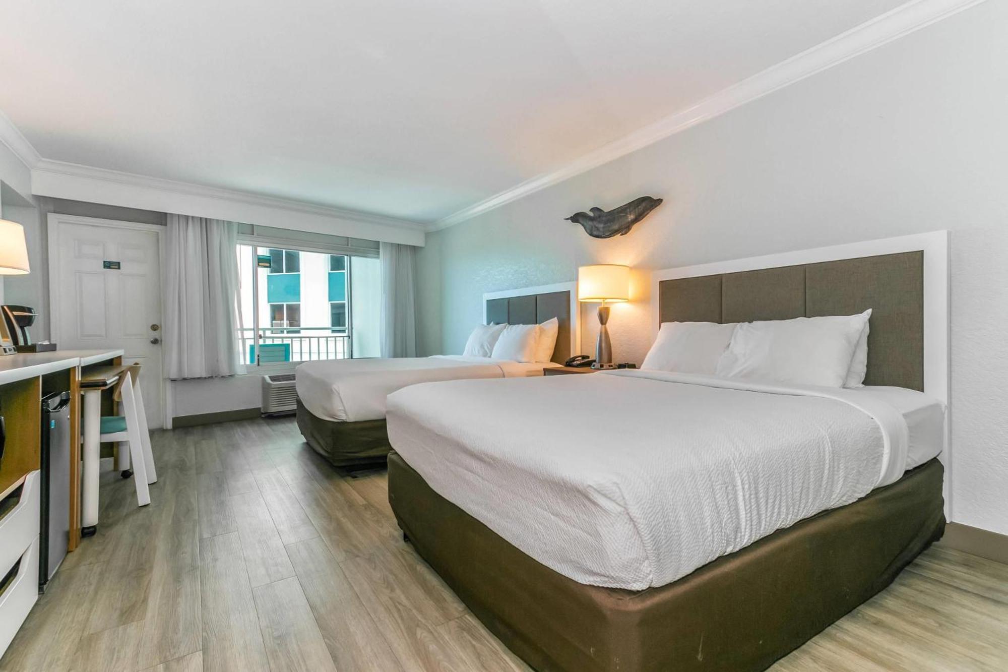 Hotel Dolphin Sands Clearwater Beach, Ascend Collection Clearwater Beach